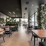 Heron Live Marina & 5*