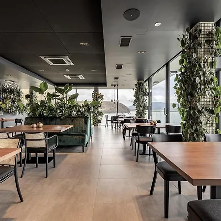 Heron Live Marina & 5*