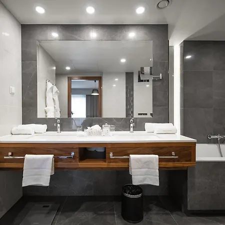 Hotell Heron Live Marina &