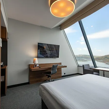 Heron Live Marina & 5*