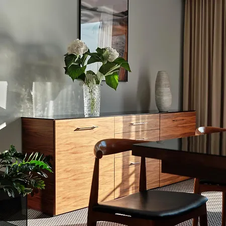 Heron Live Marina & 5*