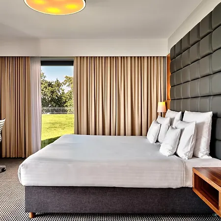 Heron Live Marina & Hotel