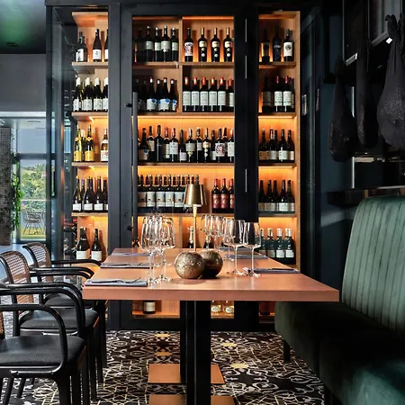 Heron Live Marina & Hotell 5*