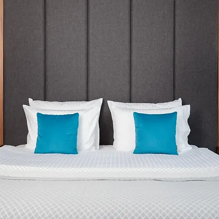 Heron Live Marina & 5*