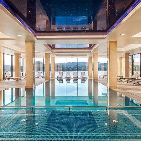 Heron Live Marina & فندق