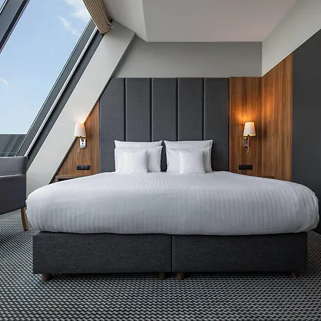 Heron Live Marina & 5*