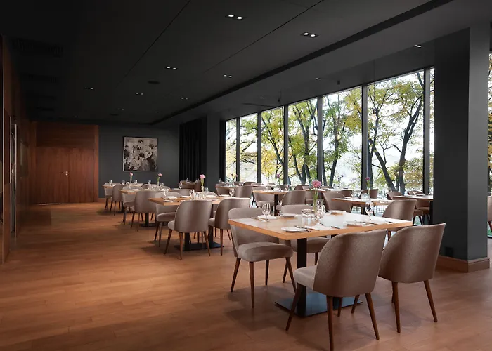 Heron Live Marina & Hotel